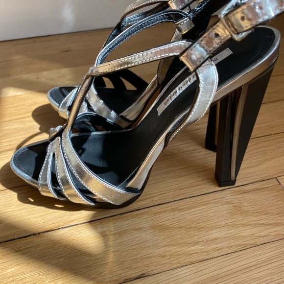 Diane Von Furstenberg Devon silver heeled sandals - Picture 2 of 8